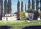 Terez�n, Krematorium a �idovsk� h�bitov s menorou